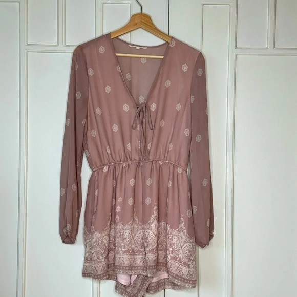 Love Tree Blush Pink Romper Size L long sleeve Paisley detail summer date night - Picture 3 of 16
